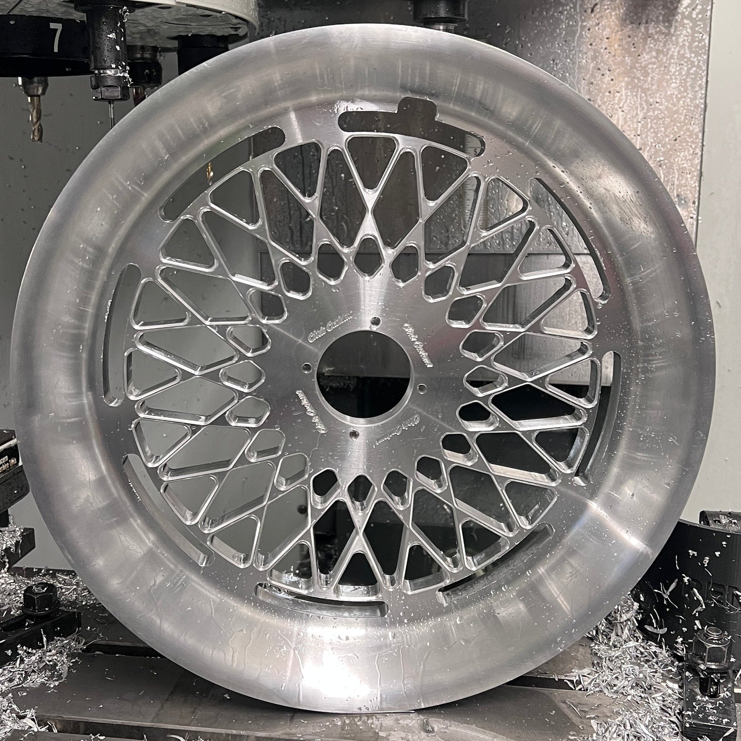 Metallic wheel rim being machined on a machine