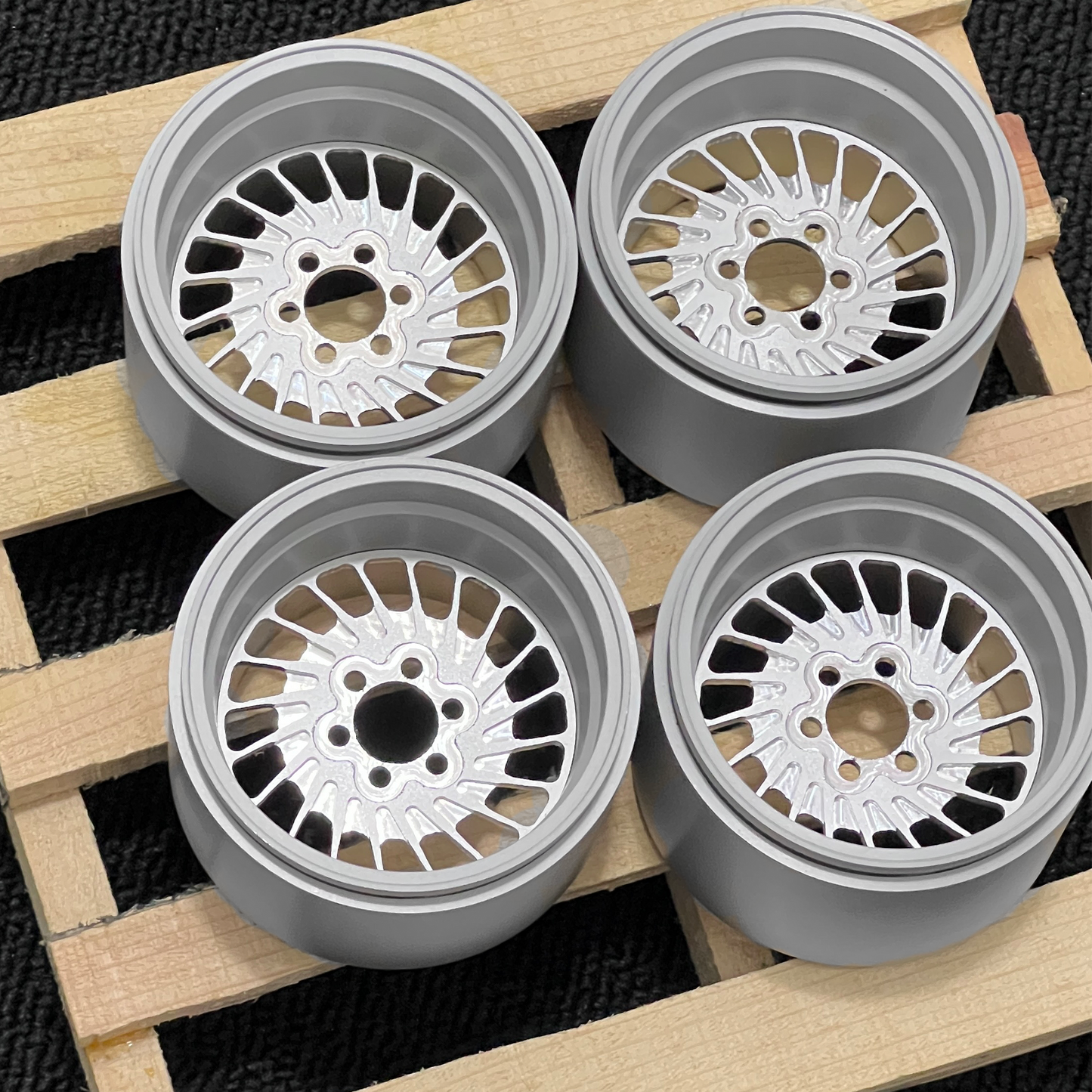RCF7- Rear lock wheels