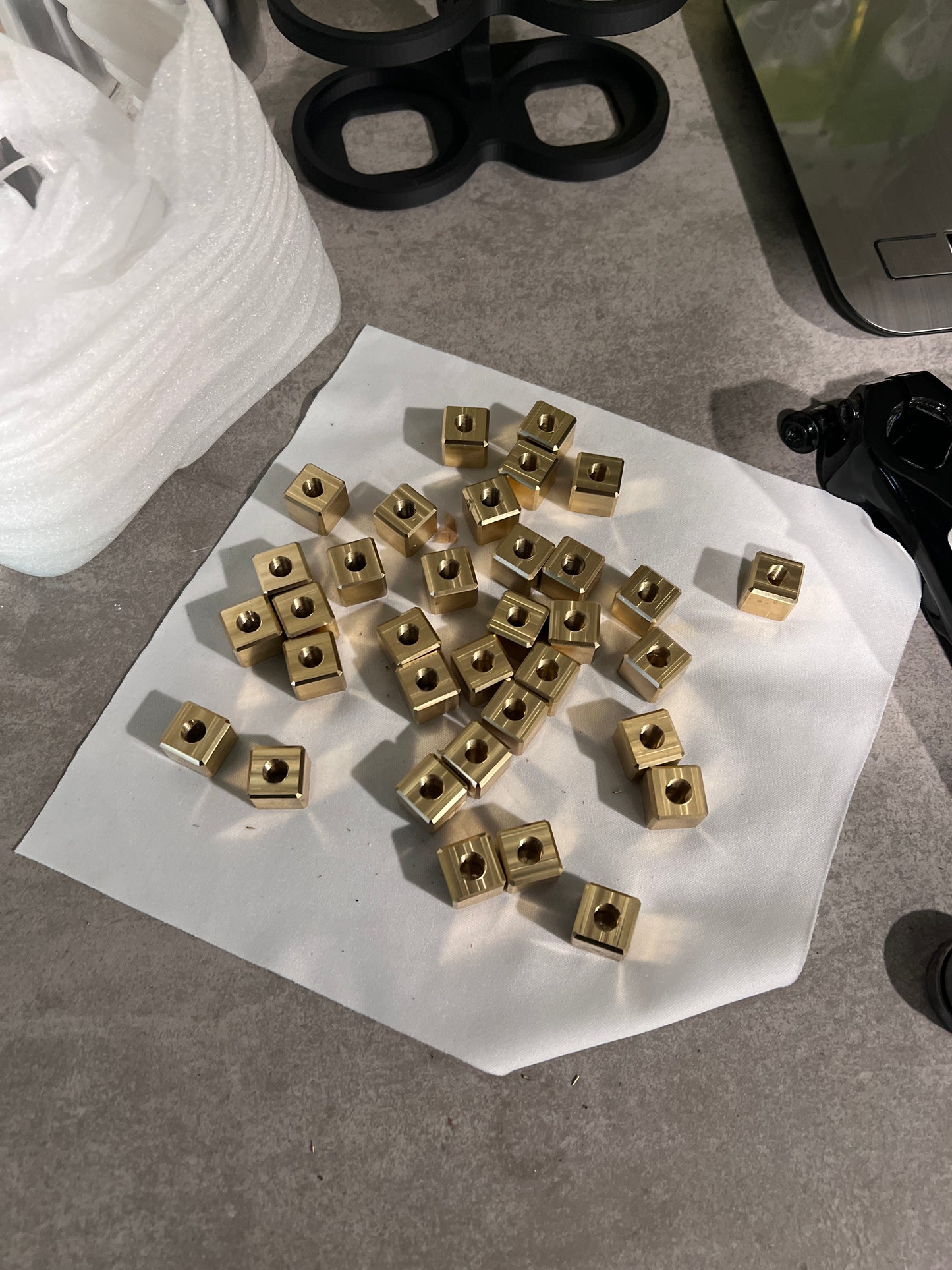 Brass Dice set - Schrader valve